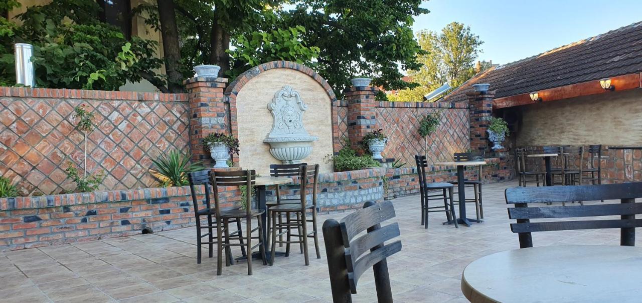 Castello Inn Smederevska Palanka Екстер'єр фото